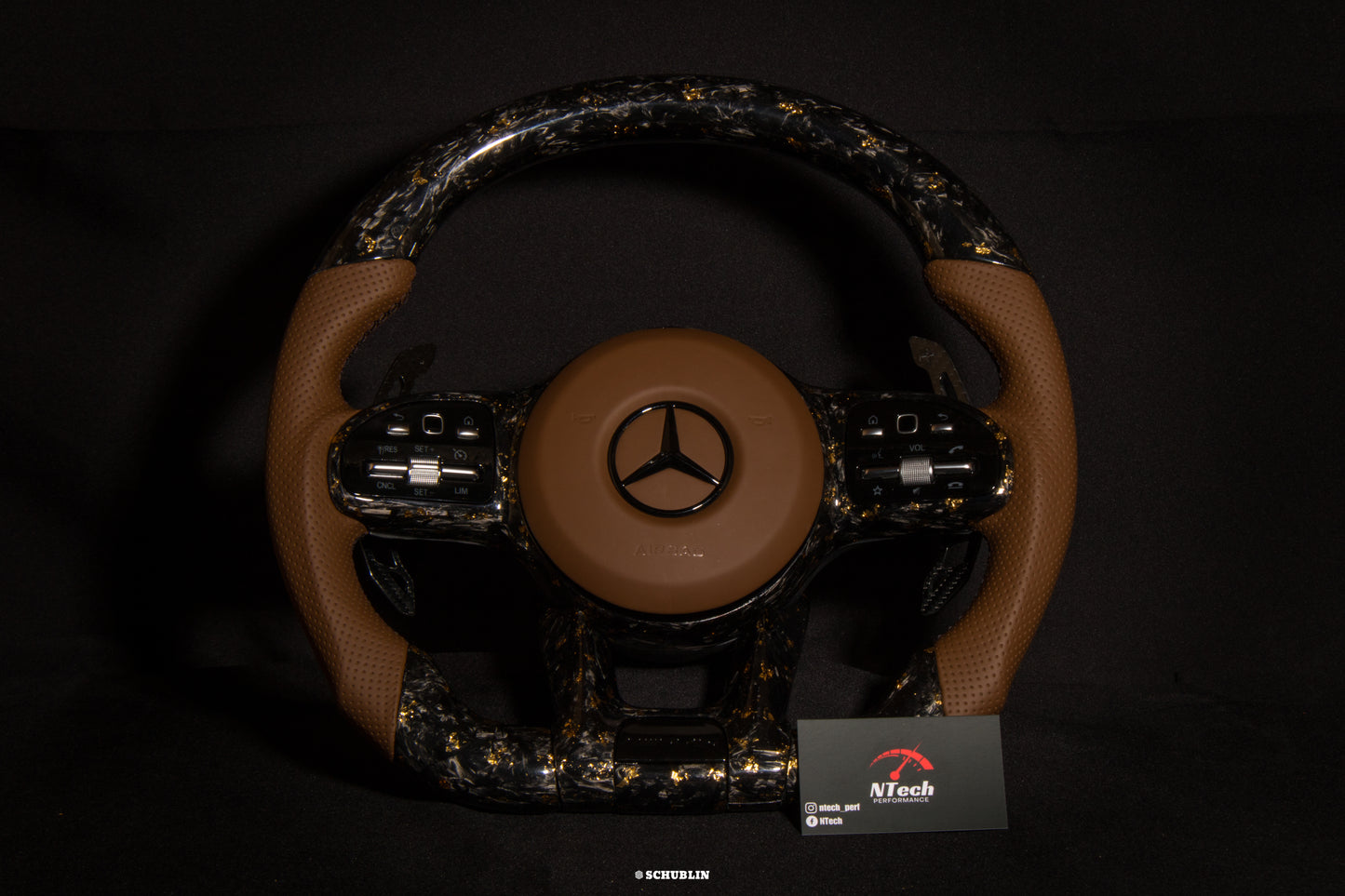 Volant Carbone personnalisé Mercedes AMG
