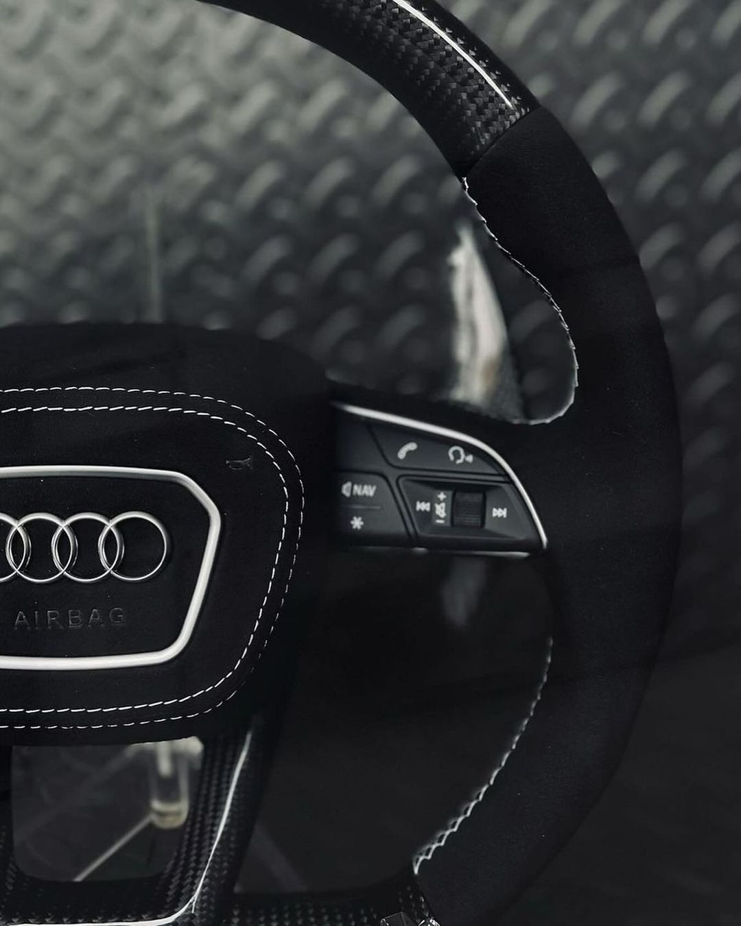 Audi Q/RS 8Y Custom Carbon Steering Wheel