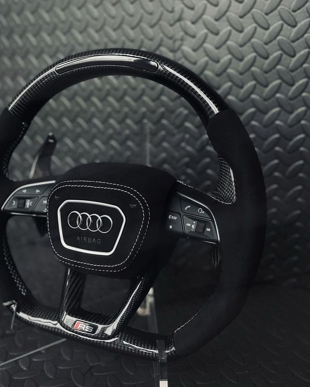 Audi Q/RS 8Y Custom Carbon Steering Wheel