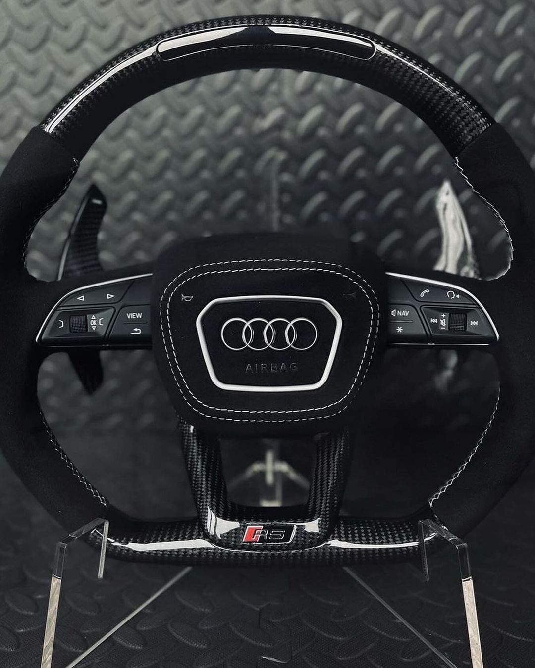 Audi Q/RS 8Y Custom Carbon Steering Wheel