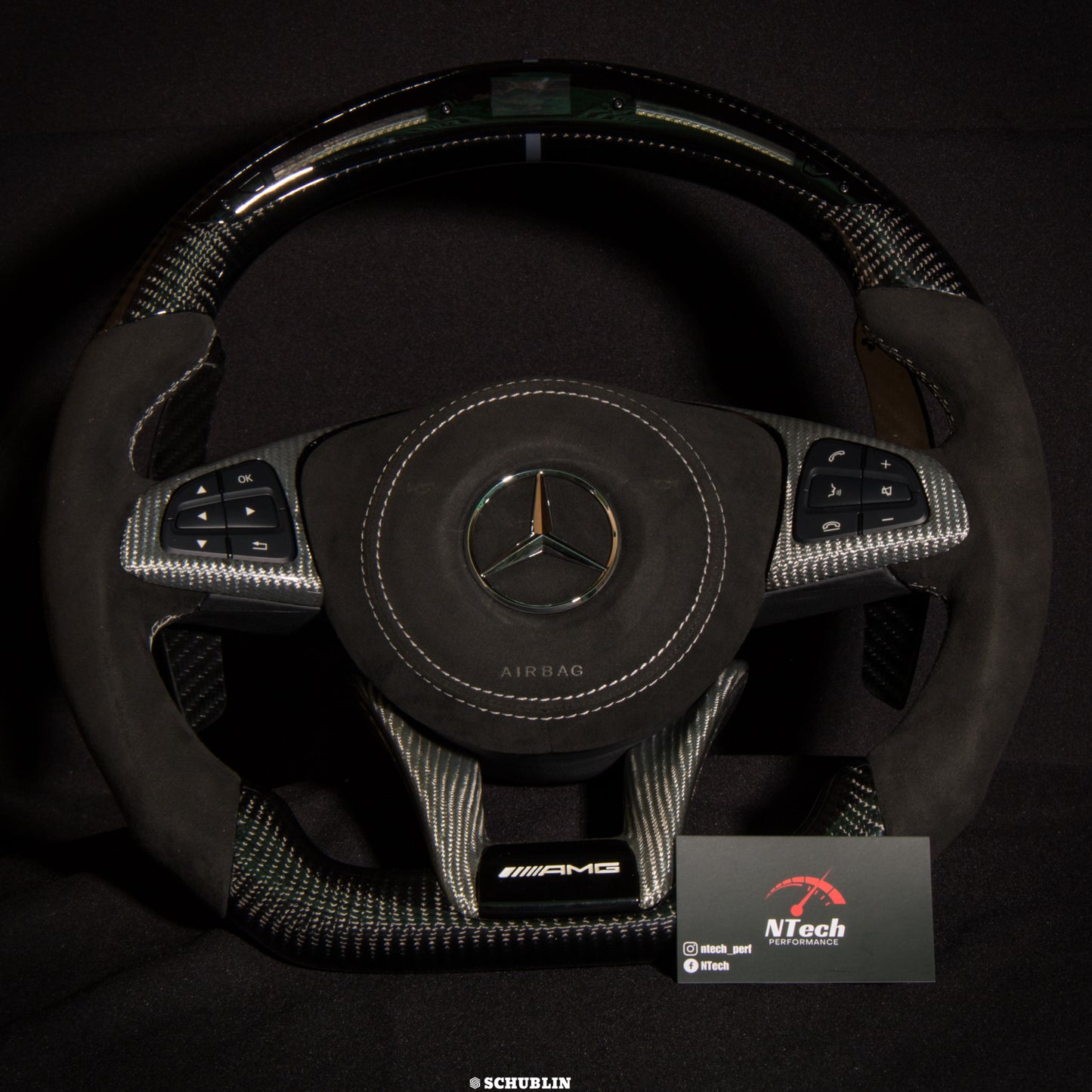 Volant Carbone personnalisé Mercedes AMG