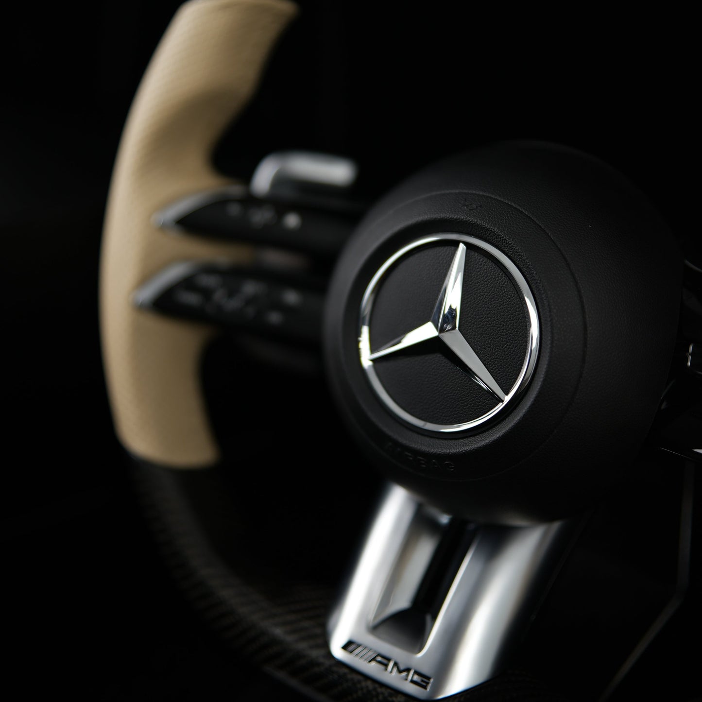Volant en Stock Carbone tressé poignées cuir beige Mercedes Classe A C E CLA GLA GLE GLS 2018+