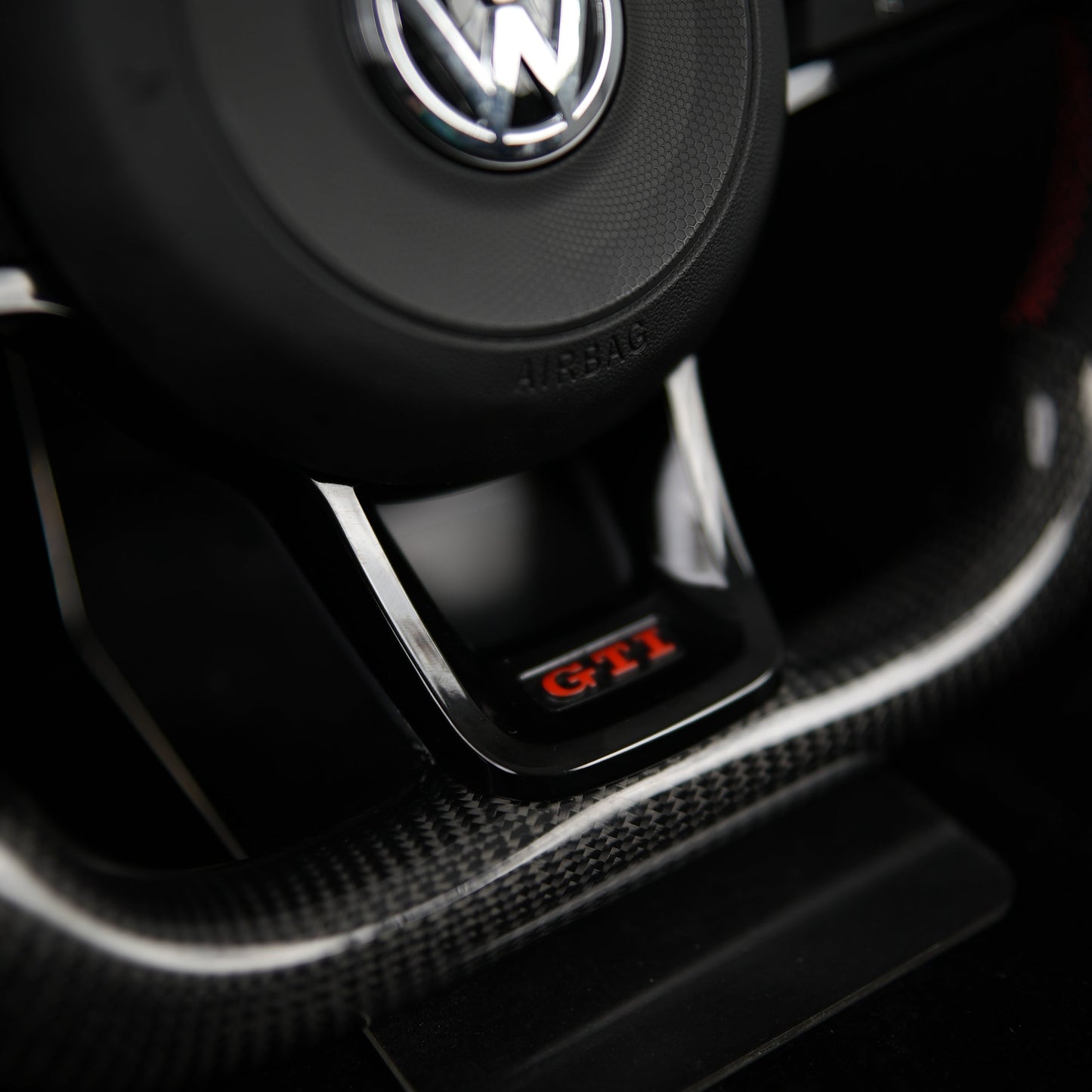 Vorrätiges schwarzes Carbon-Lenkrad, Shift-LEDs – VW Golf 7 GTI R, Polo, Scirocco, Tiguan (2013+)