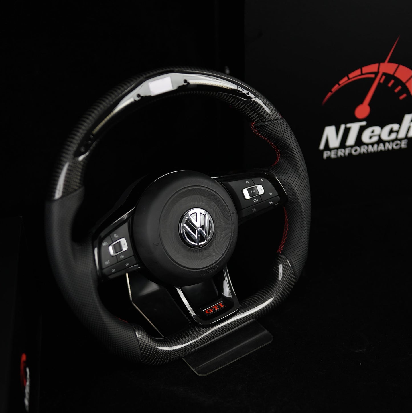 Vorrätiges schwarzes Carbon-Lenkrad, Shift-LEDs – VW Golf 7 GTI R, Polo, Scirocco, Tiguan (2013+)