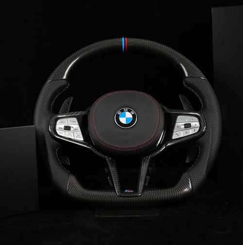 Vorrätiges Carbon-Lenkrad – Schwarzes Carbon-Geflecht, schwarzes perforiertes Leder, Carbon-Zierelemente (Geflecht schwarz), Alcantara – BMW G-Serie 2019+