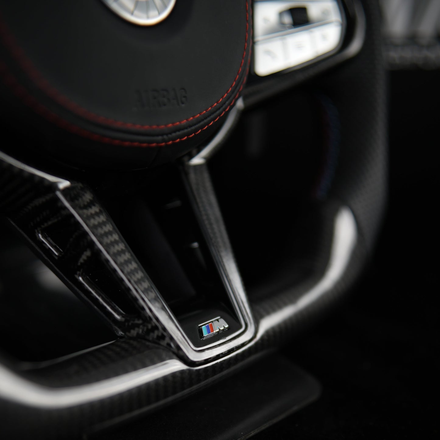 Volant en Stock Carbone tressé noir cuir perforé noir garniture carbone tressé noir Alcantara BMW Série G 2019+