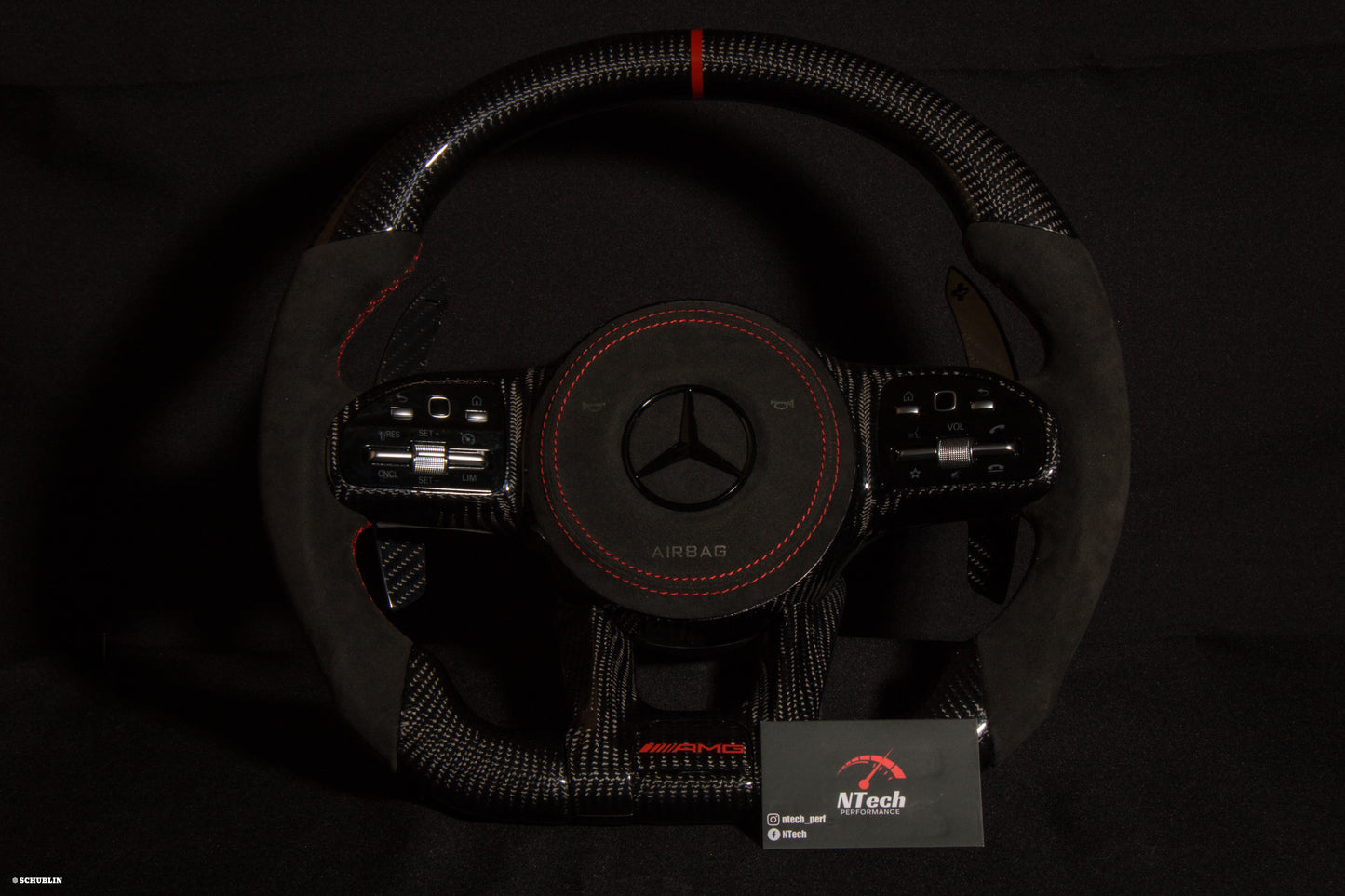 Volant Carbone personnalisé Mercedes AMG