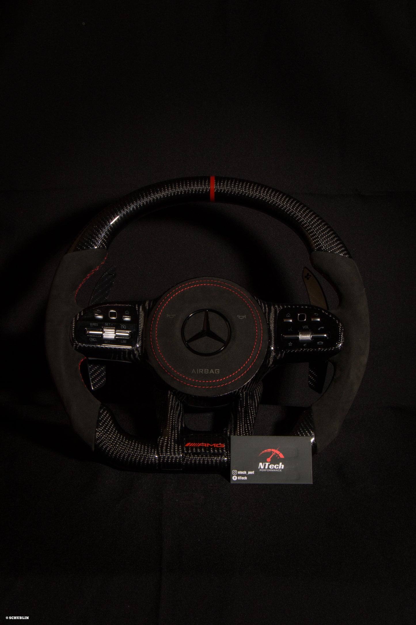 Volant Carbone personnalisé Mercedes AMG