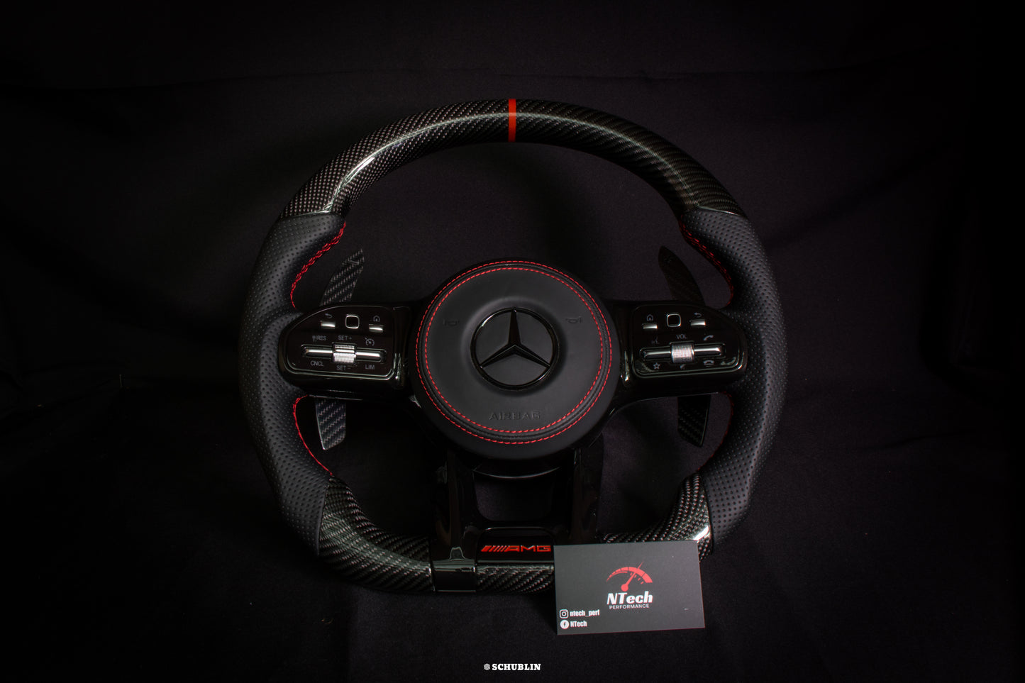 Volant Carbone personnalisé Mercedes AMG