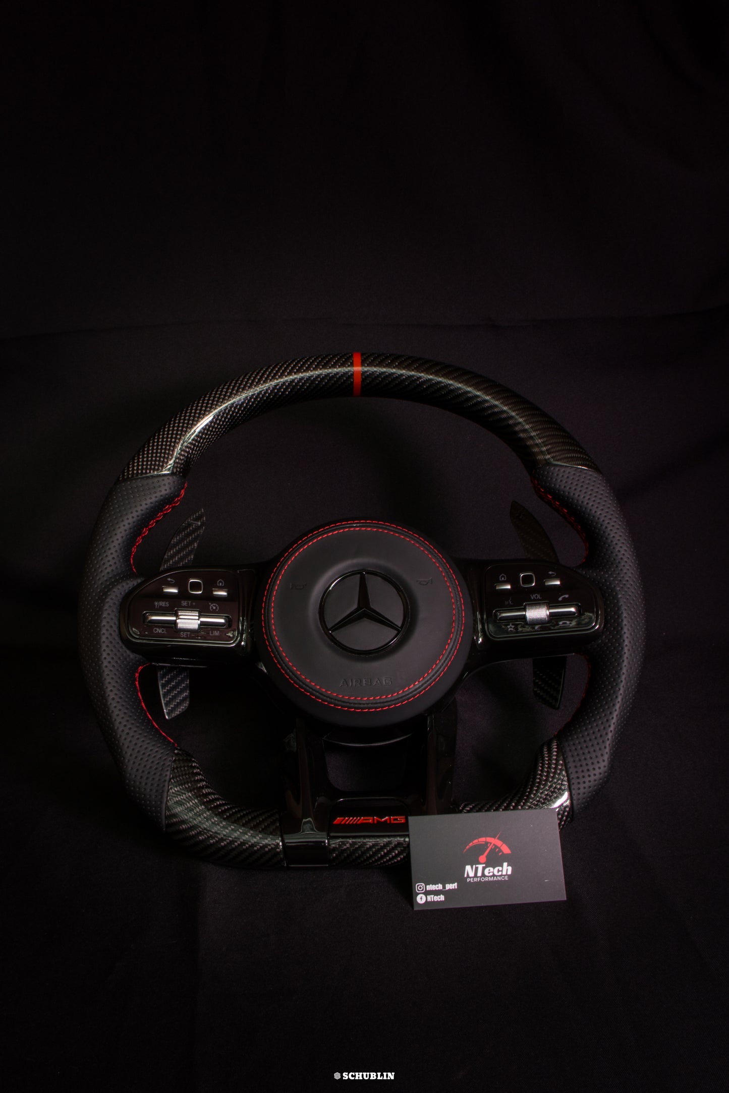 Volant Carbone personnalisé Mercedes AMG