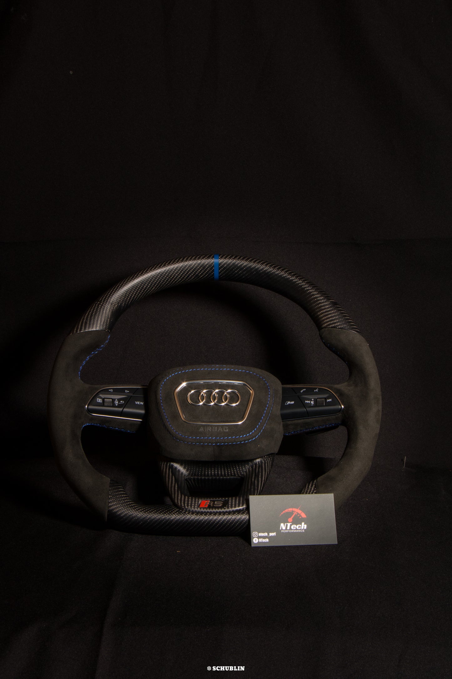 Volant Carbone Personnalisé Audi Q/RS 8Y
