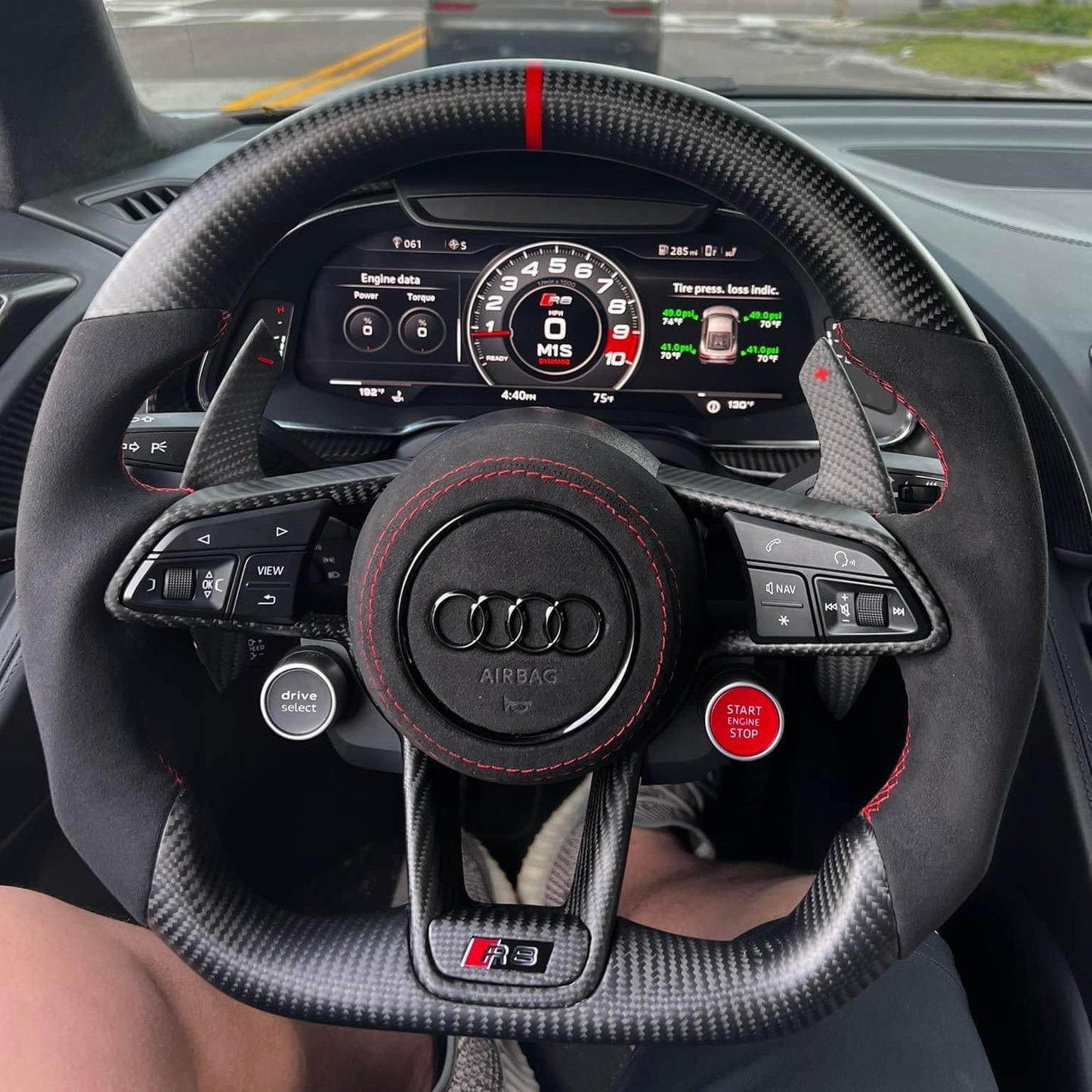 Volant Carbone Personnalisé Audi TT / TTS / TTRS / R8 (8S & Type 4S)