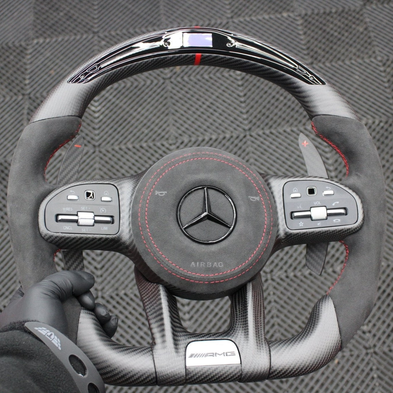 Volant Carbone personnalisé Mercedes AMG (2015-2021)